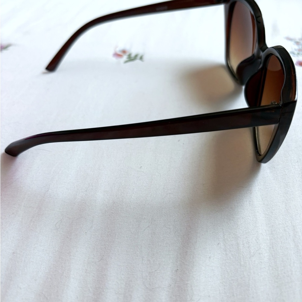 Women's Brown Sunglasses - Fashion Cat Eye - Picture 3 of 3